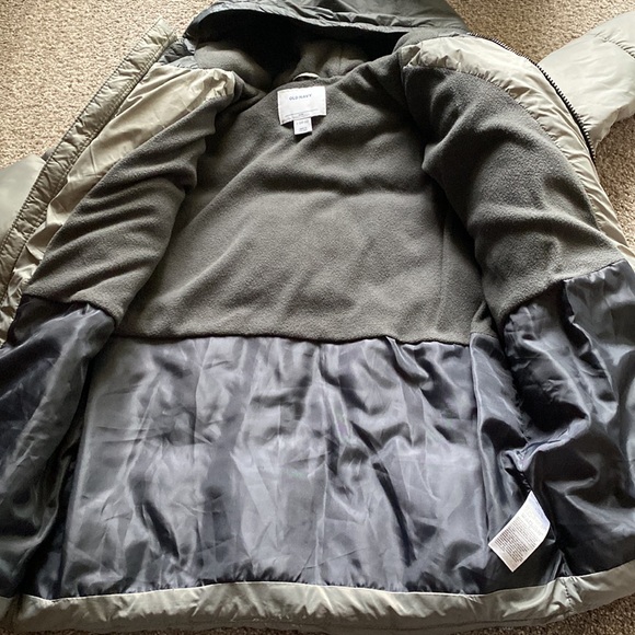 Boy’s Old Navy Puffer Jacket Size Large - Picture 4 of 8